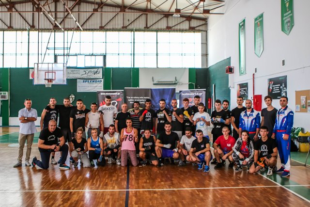 &Delta;ί&delta;&alpha;&xi;&epsilon; &pi;&upsilon;&gamma;&mu;&alpha;&chi;ί&alpha; &kappa;&alpha;&iota; &mu;&epsilon;&rho;ά&kappa;&iota; &omicron; &Beta;&lambda;&alpha;&delta;ί&mu;&eta;&rho;&omicron;&sigmaf; &Omicron;&upsilon;&rho;&gamma;&kappa;&omicron;&upsilon;&nu;&tau;ί&nu;&omega;&phi;