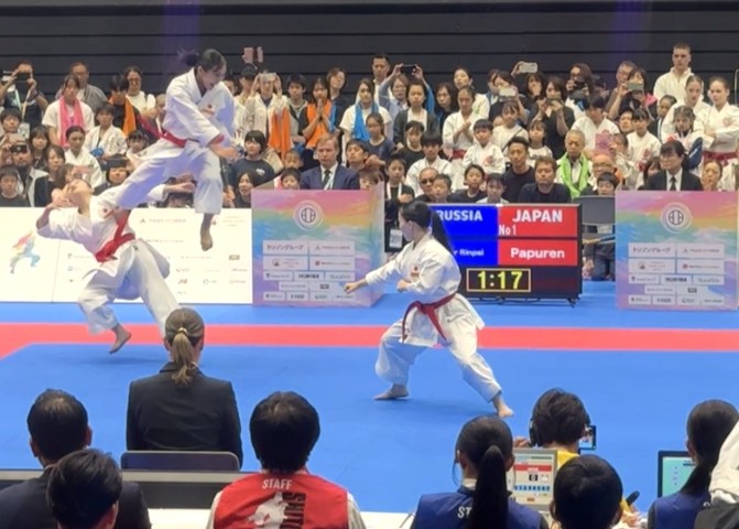 pelekis10 Small
