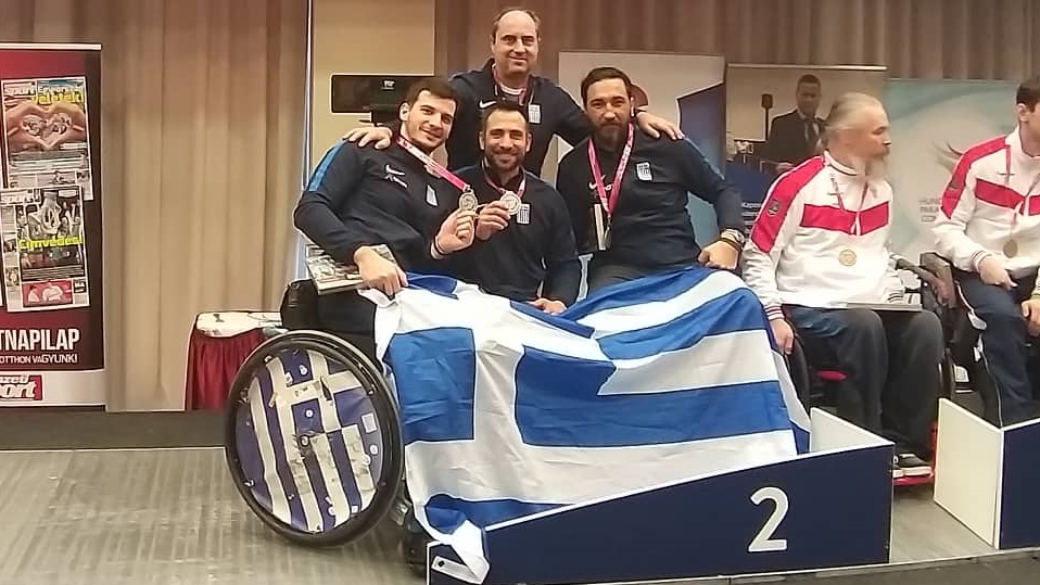 Ασημένιο μετάλλιο για το ομαδικό της σπάθης στο Παγκόσμιο κύπελλο της Ουγγαρίας