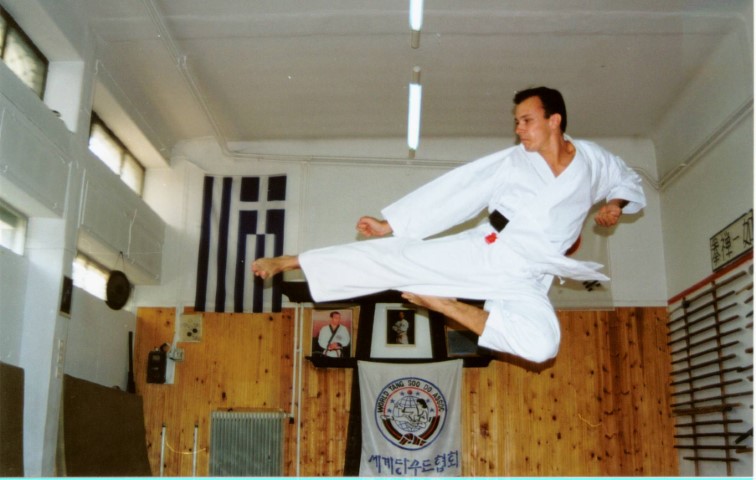 manolis 075 Small