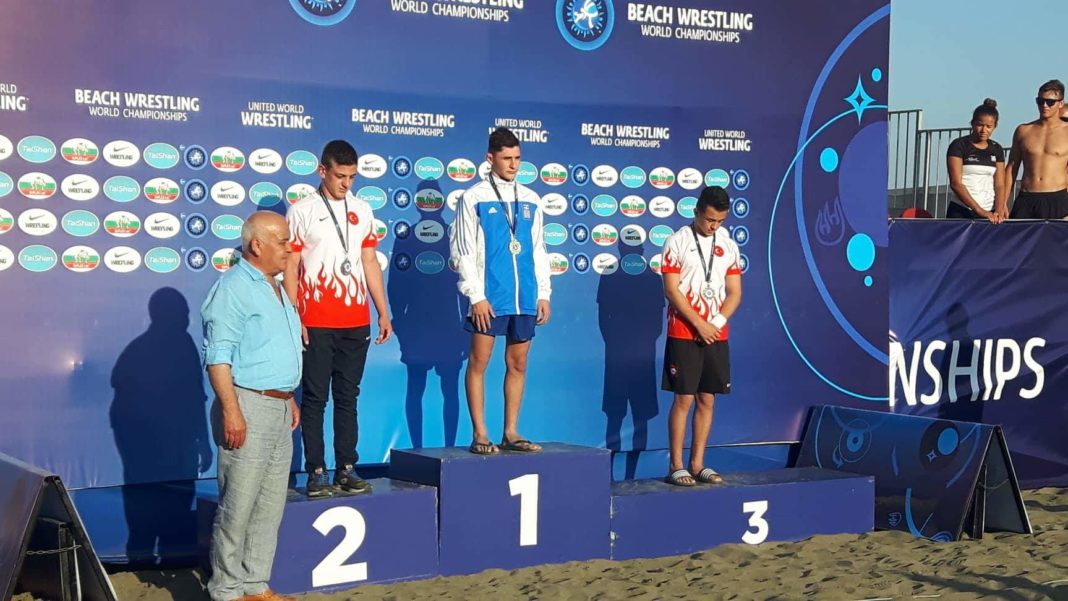 Τέσσερα μετάλλια Παγκόσμιο Beach wrestling