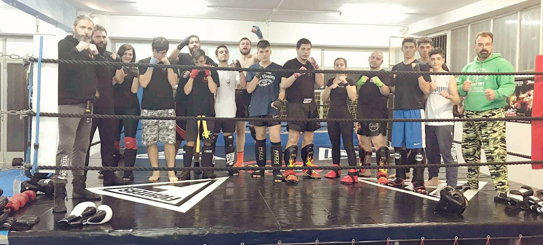 &Sigma;&pi;ά&rho;&iota;&nu;&gamma;&kappa; &tau;&omicron;&upsilon; Tragakis Studio Sanda Fight Club &mu;&epsilon; &Alpha;.&Sigma;. &Kappa;&omicron;&rho;&iota;&omicron;&lambda;ά&nu;&omicron;&sigmaf;