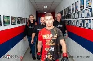 Δυνατός επαγγελματικός αγώνας MMA του αθλητή Μανώλη Κουτσοσταύρου (Α.Σ. ΡΟΝΙΝ) στη διοργάνωση MCP14