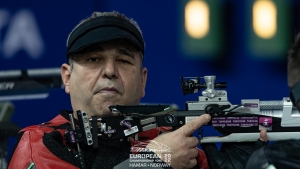 Στην πρώτη θέση της παγκόσμιας κατάταξης σε τρία αγωνίσματα ο Δημοσθένης Μιχαλεντζάκης / Πανελλήνια ρεκόρ στην κολύμβηση / Έβδομος ο Γαλόγαυρος στο Ευρωπαϊκό σκοποβολής
